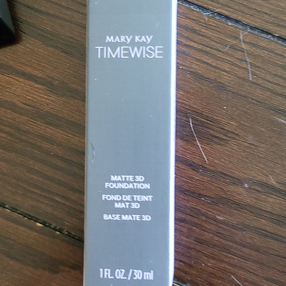 Mary Kay Timewise Matte 3D Foundation, Ivory W 150